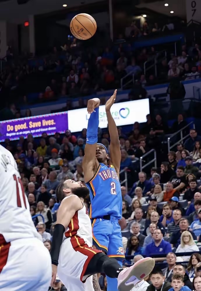 热火横扫国王，德罗赞关键制胜