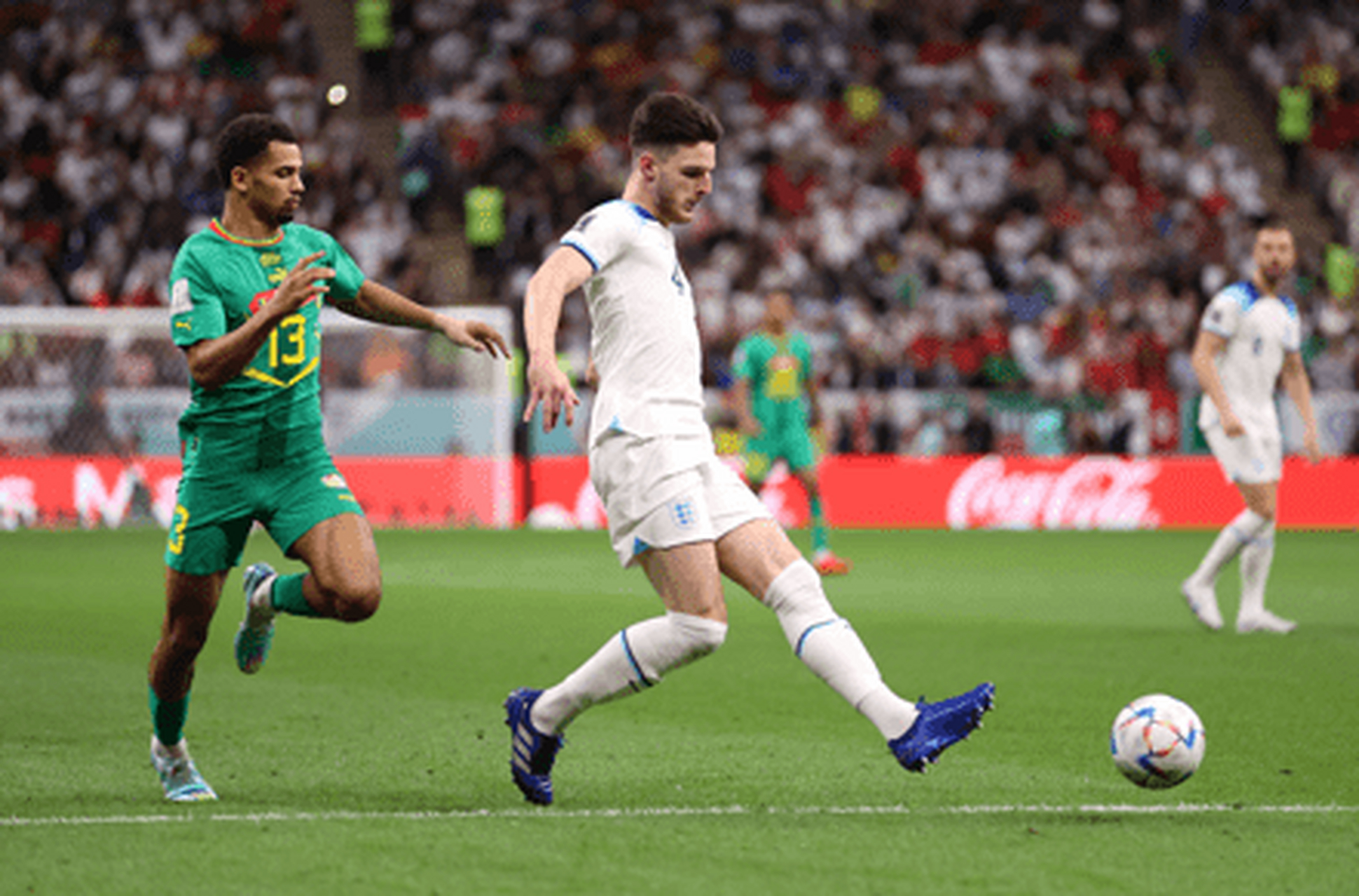 英格兰横扫塞内加尔，楚阿梅尼扛起全队