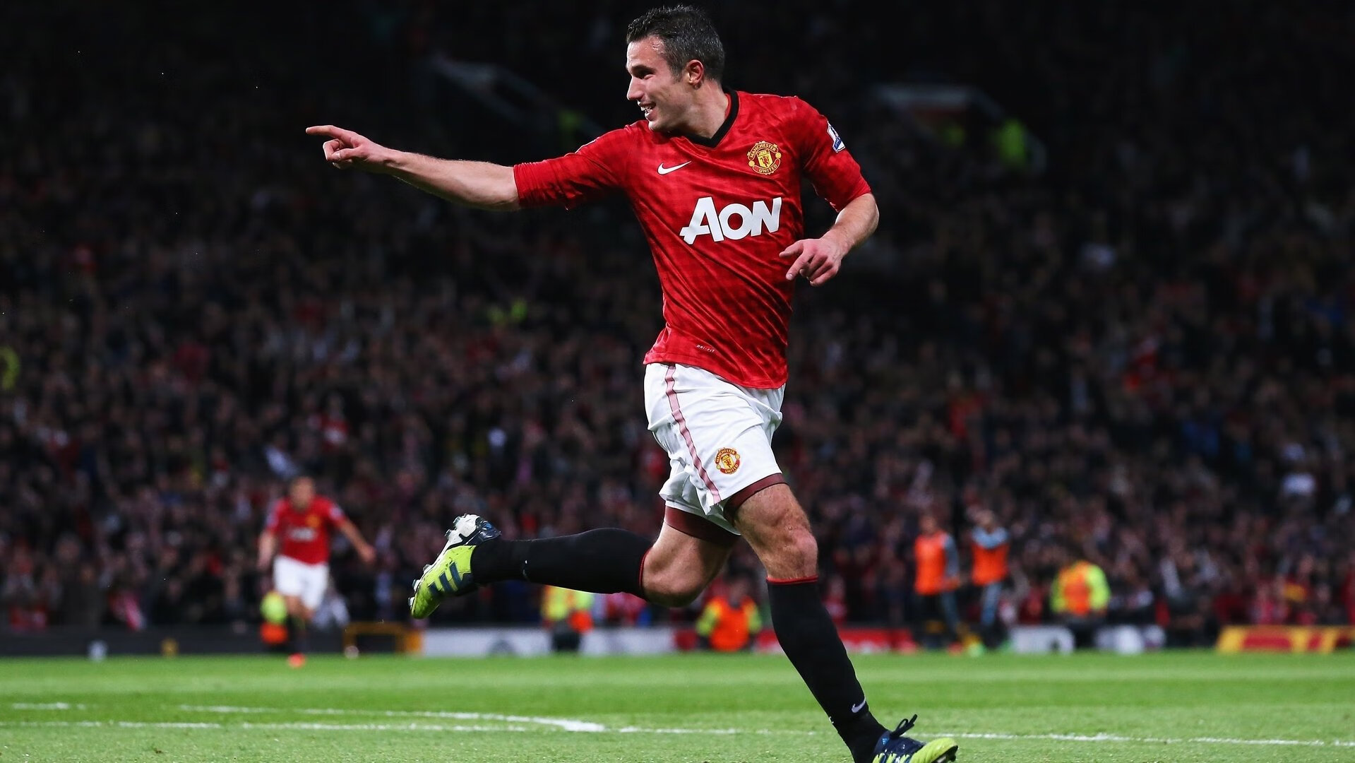 欧冠淘汰赛之夜，武切维奇用高光表现击碎质疑，书写草根传奇