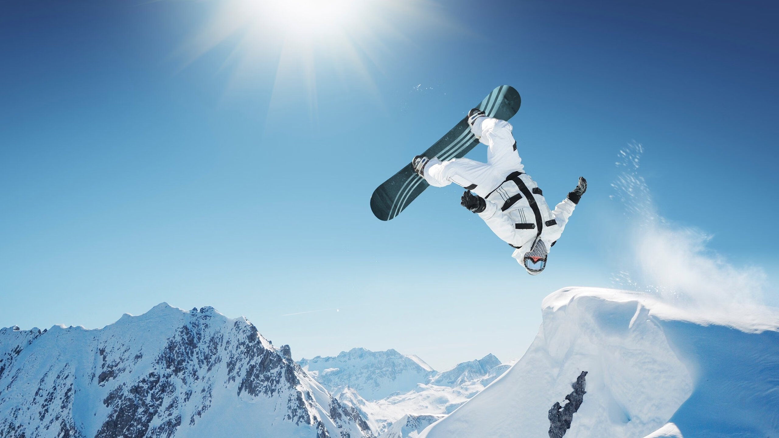 当赛道轰鸣遇上篮网狂潮，极限竞技中的打穿哲学