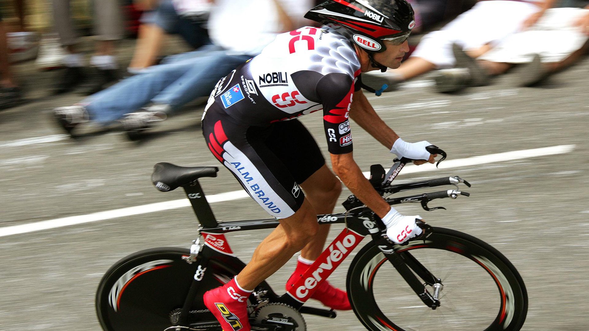 欧冠淘汰赛焦点战，公牛全面压制北京队，战术铁蹄下的东方困局